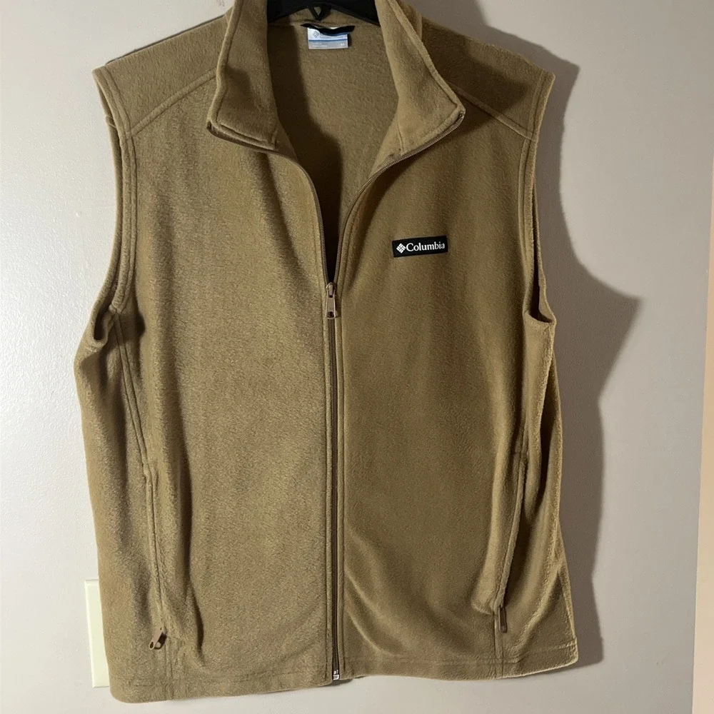 Columbia Fleece Vest Mens Medium Beige‎ Tan Full Zip Zip Pockets Outdoor Hiking